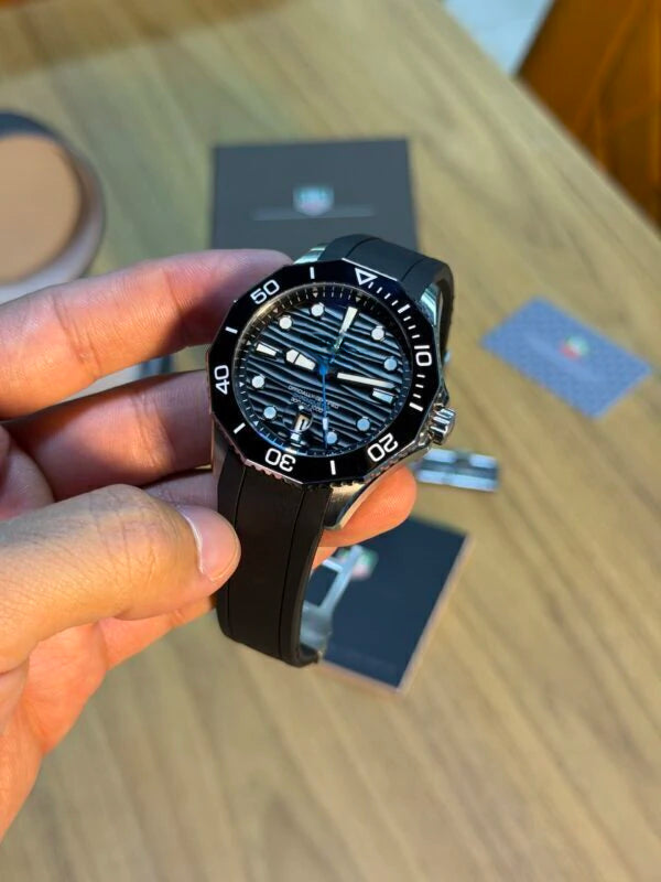 Aquaracer - Hitam/Tanggal