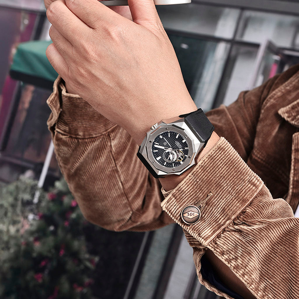 Design Armored Black and White