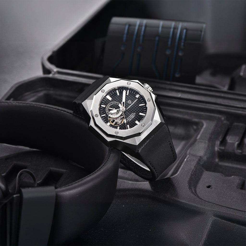 Design Armored Black and White