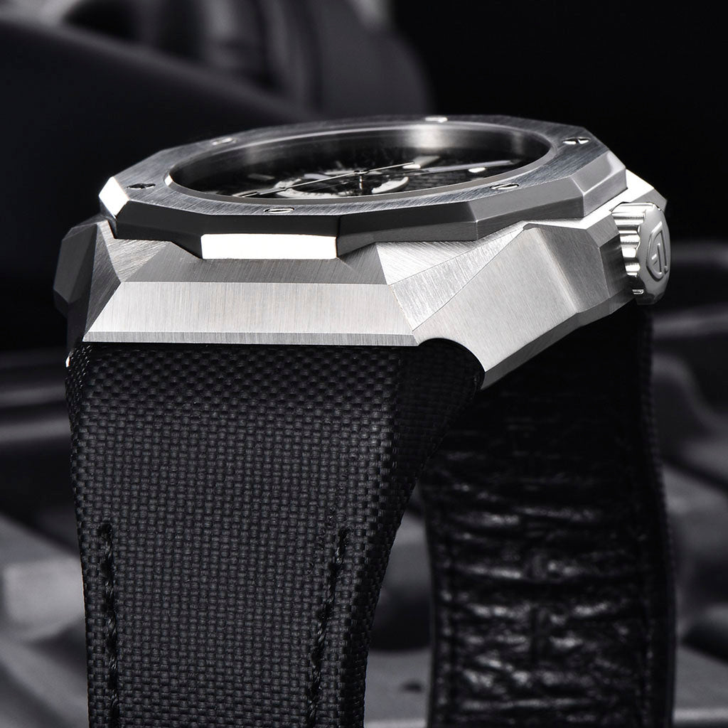 Design Armored Black and White
