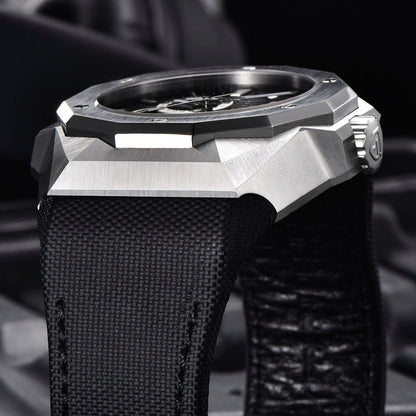 Design Armored Black and White